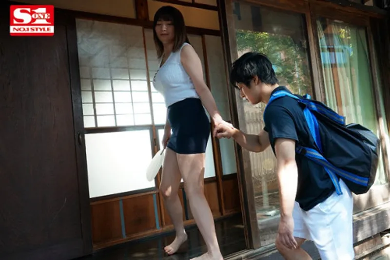 Anh chàng dam dang củ khoải khi nhìn trộm em họ "đi ngoài" với chồng