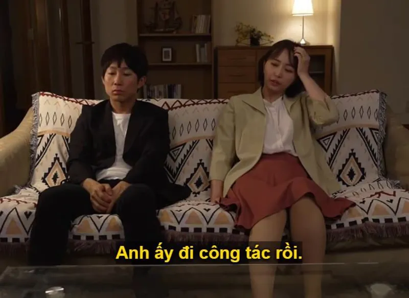 Buồn vì anh xã muốn ly hôn, bà xã đi họp lớp rồi dẫn cậu bạn học về nhà địt