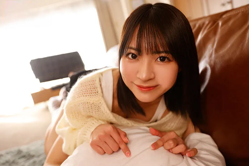 Chị gái lần đầu có thằng bồ còn nhiều ngỡ ngàng nên mượn cậu bé thằng em tập trước